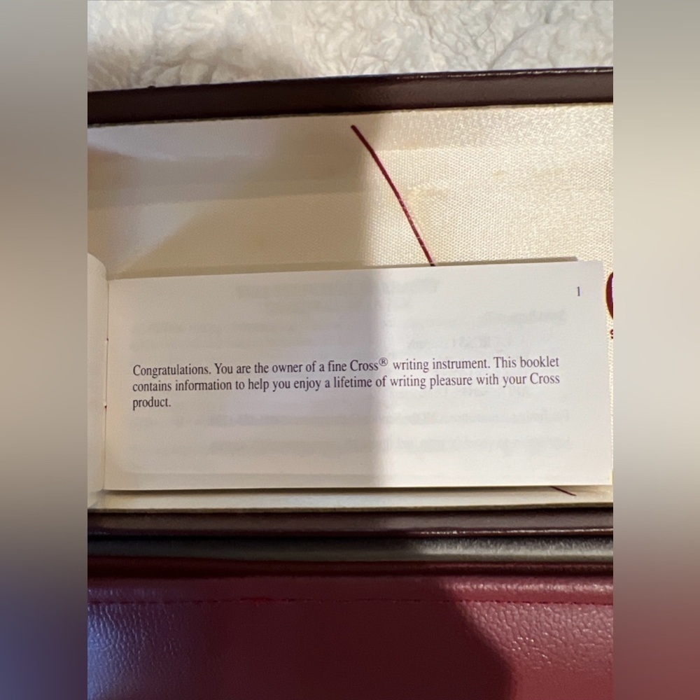VINTAGE CROSS LADYS PEN- LEATHER CASE - BEATIFULL CONDITION & COLOR- 80s IN BOX - Picture 4 of 7